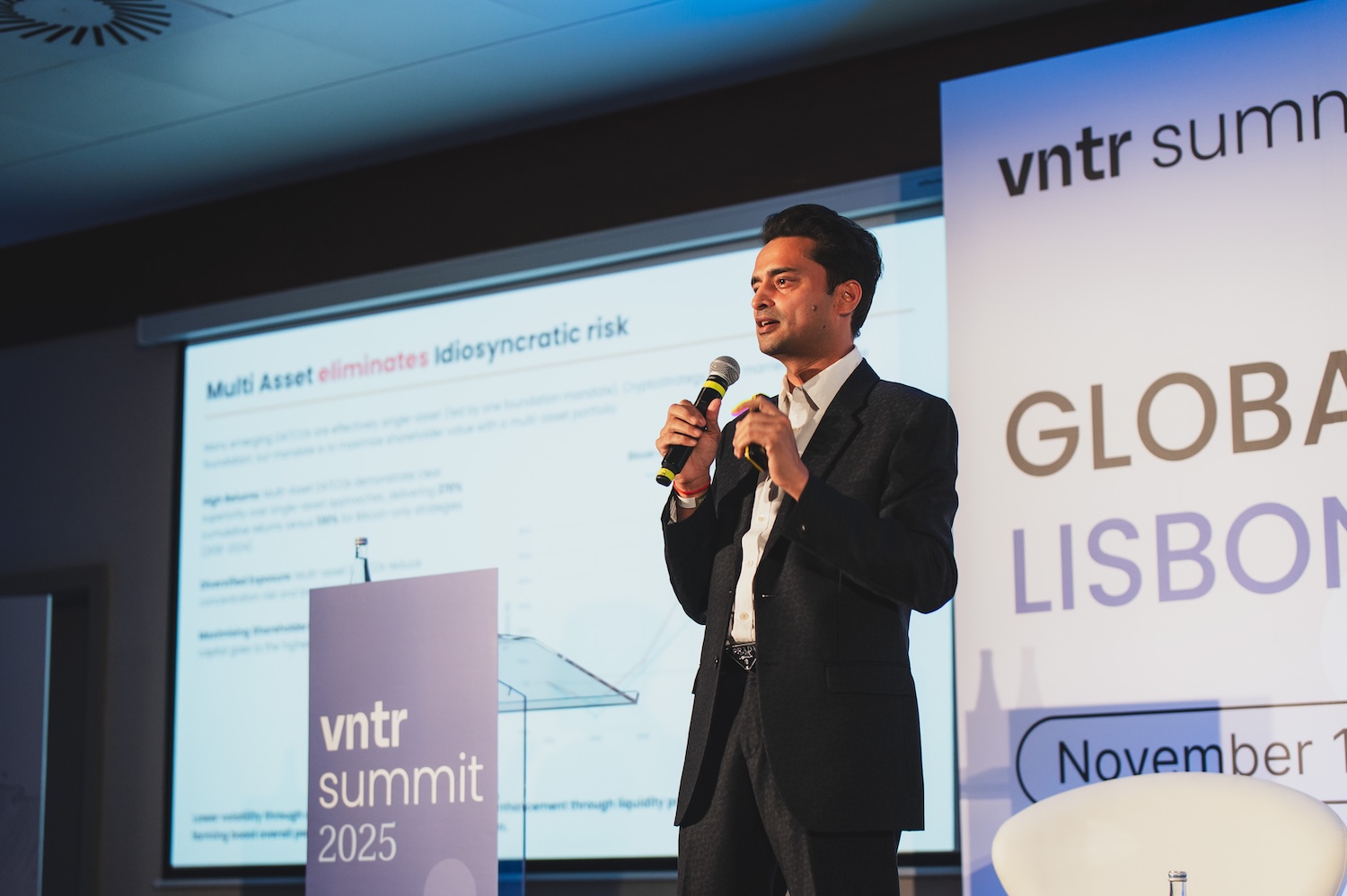 Speaker at the podium, VNTR Summit 2025